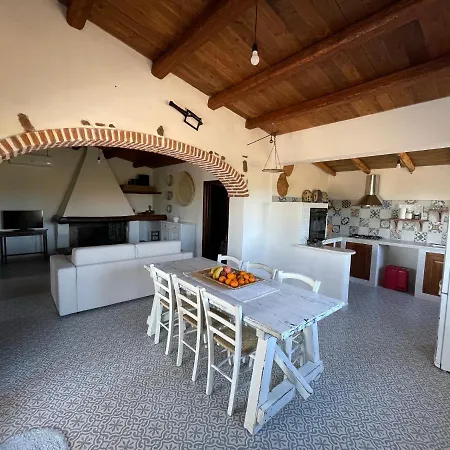 Casa Vacanze Gollei, * オロゼーイ